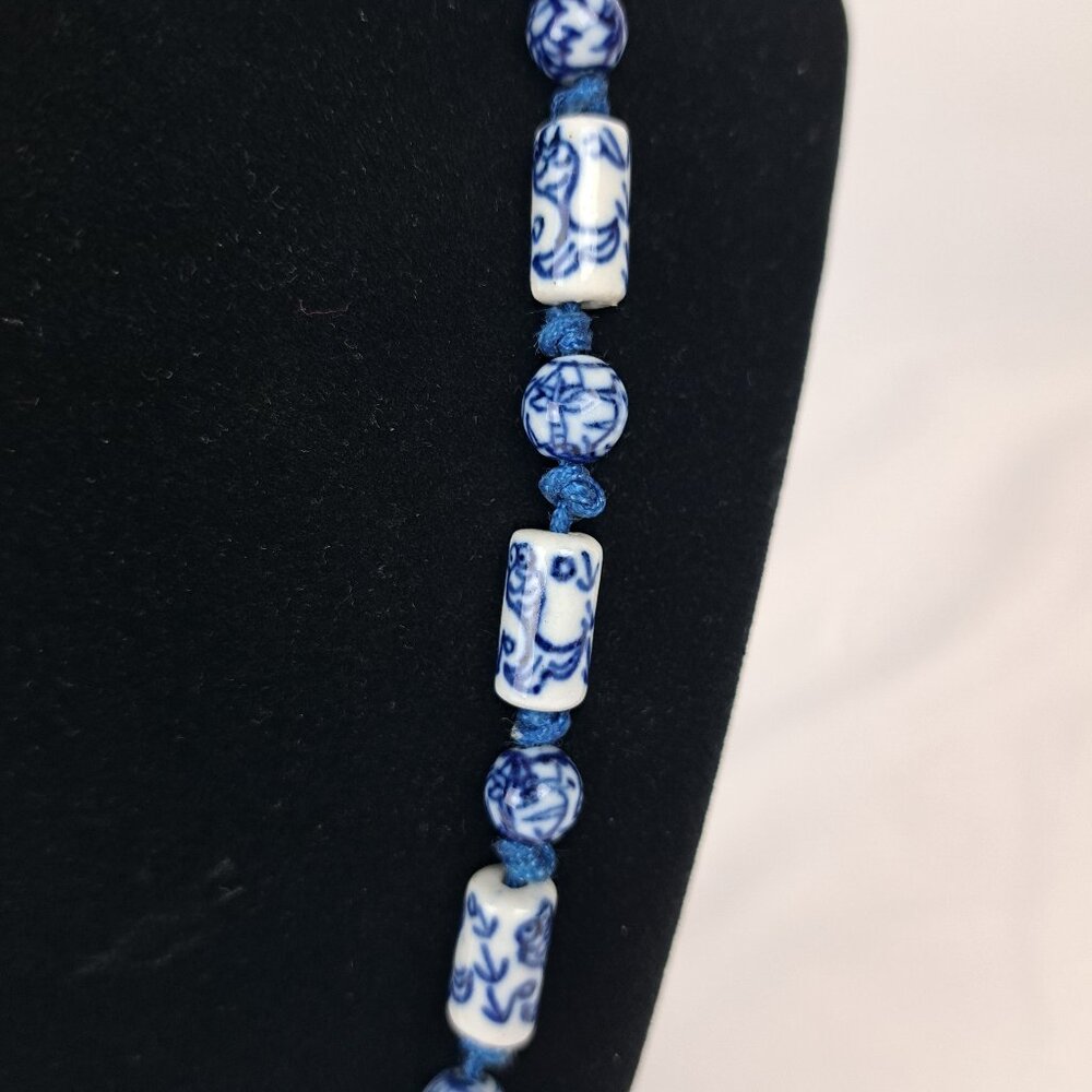 Vintage Chinese Porcelain Koi Fish & Flower Beaded Double Knotted Necklace - Picture 2 of 16